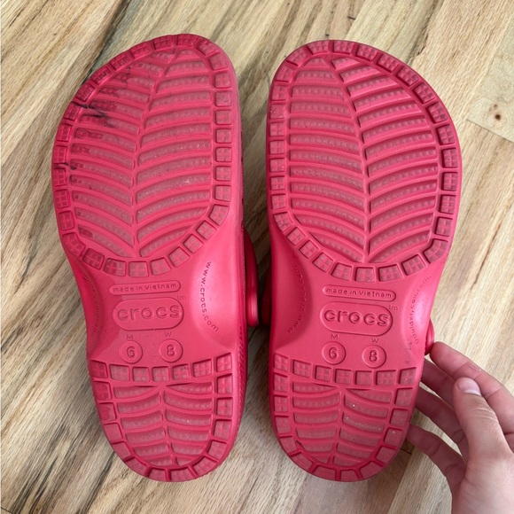 Red crocs - Picture 4 of 4